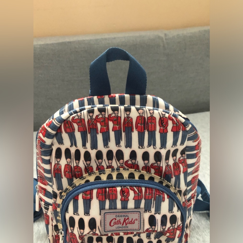 Cath Kids London Queen’s Guard Backpack British Royal Guard Kids Bag - Picture 6 of 13